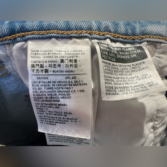 Levi’s premium rib cage shorts size 26 with distress. Light wash. - Picture 5 of 6